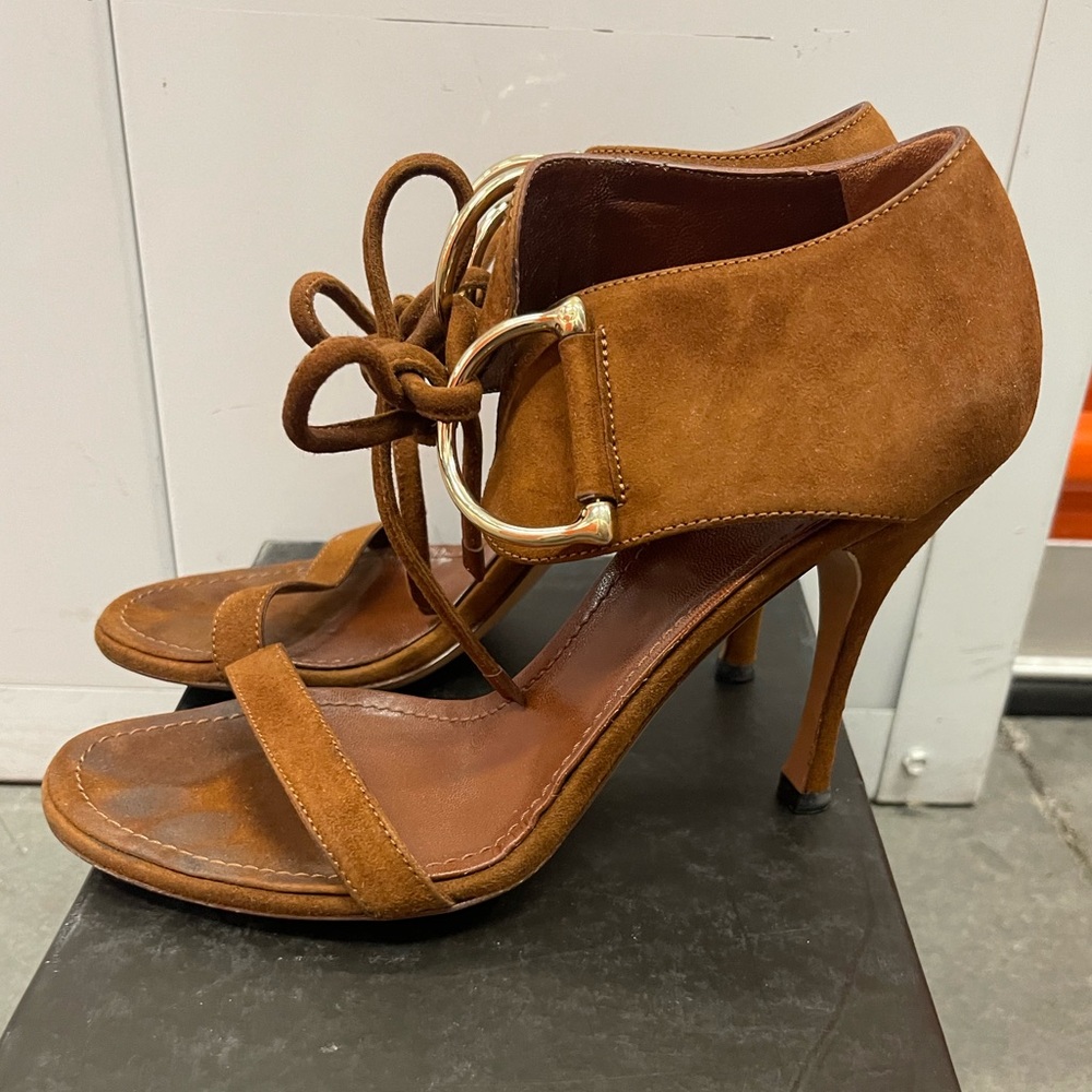 Gucci tan suede heels